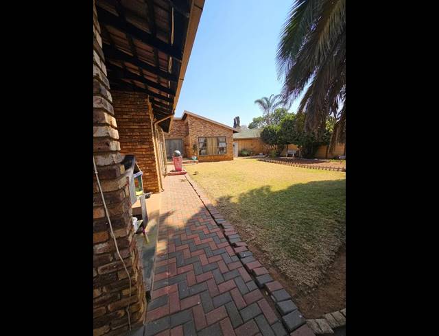 4 BEDROOM HOUSE FOR SALE IN GLEN MARAIS